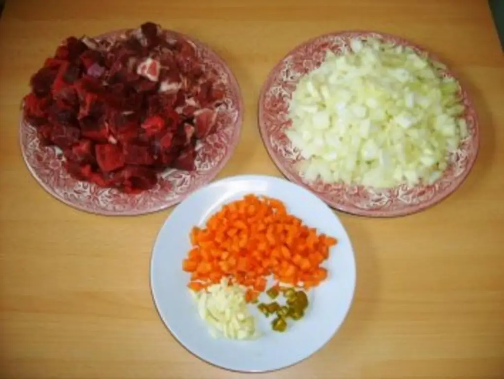 Гуляш с жареной говядиной (fe) фреш и свиной шейкой фреш