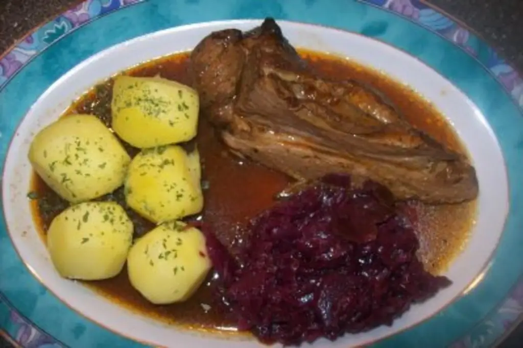 Pot Ribs Ребрышки и жареная свинина