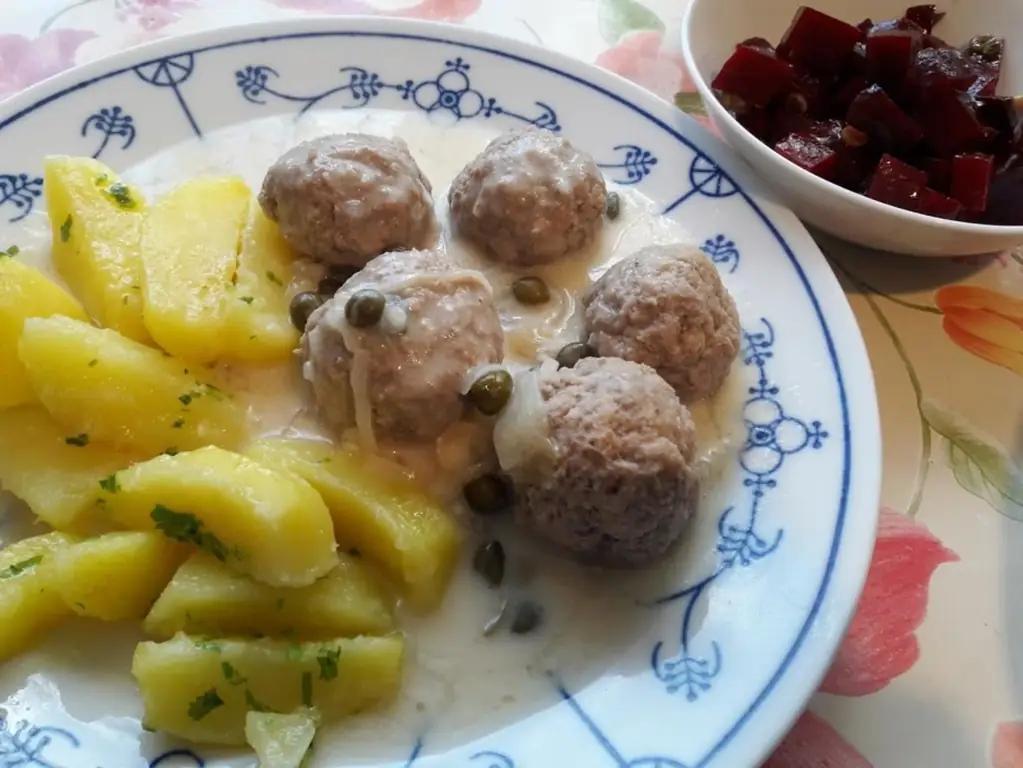 Königsberger Klopse со свеклой