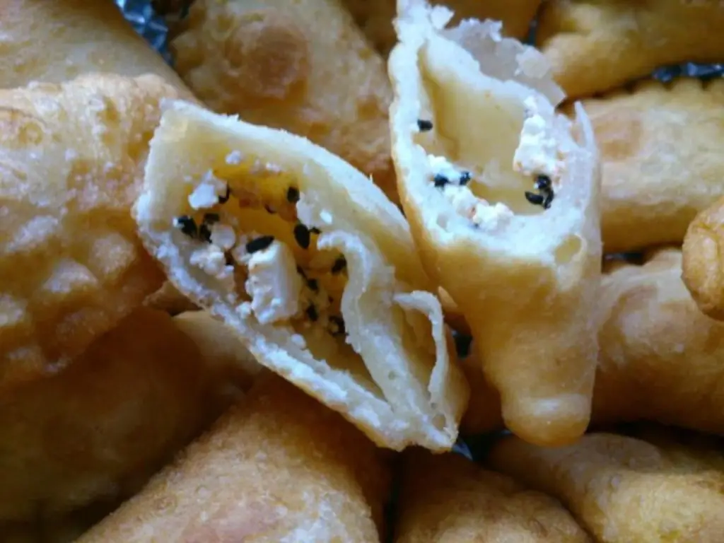 Карманы с жареной фетой