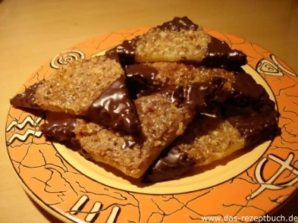 Ореховые дольки с абрикосовым джемом