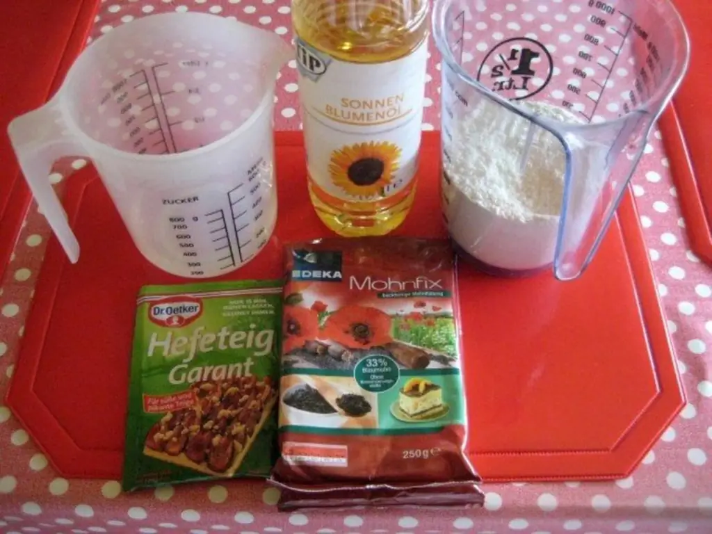 Маковый торт с крошкой из формочек