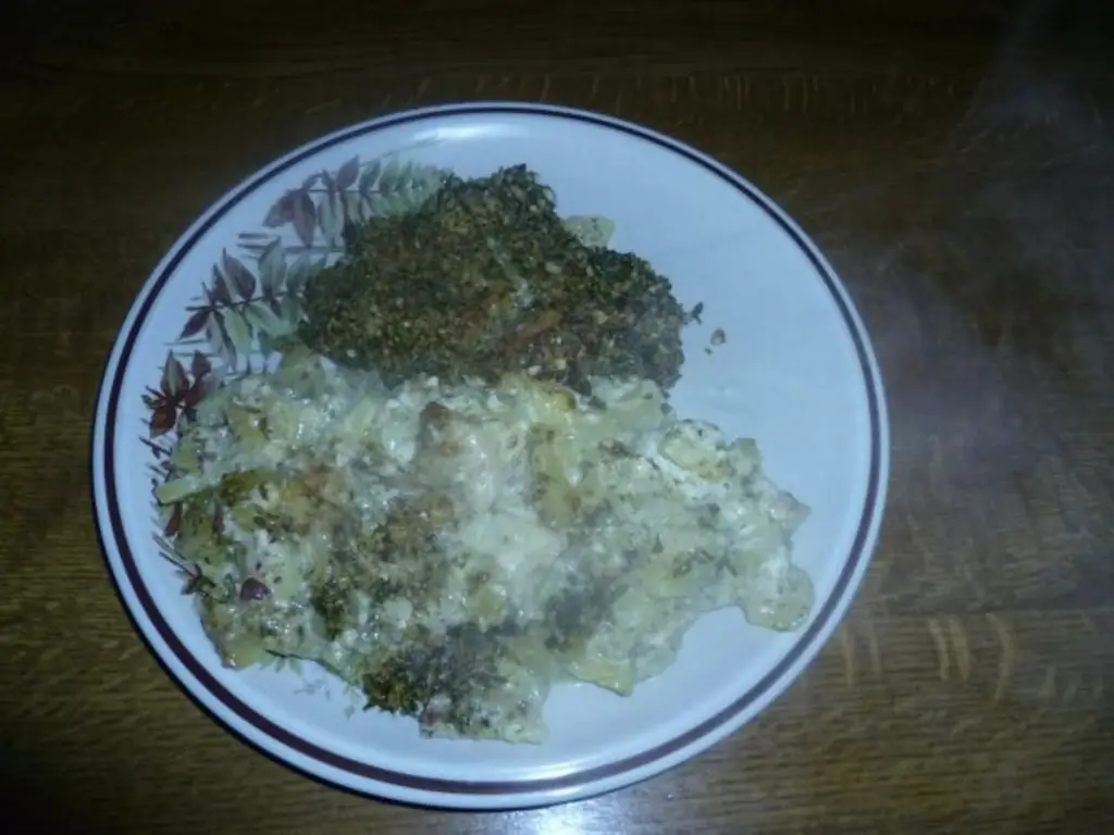 Красная рыба с ореховой крошкой