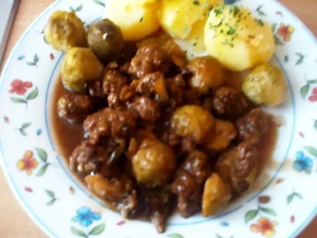 Обжаривание: брюссельская капуста в соусе из мясного фарша