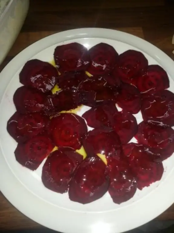 Карпаччо из свеклы под рукколой