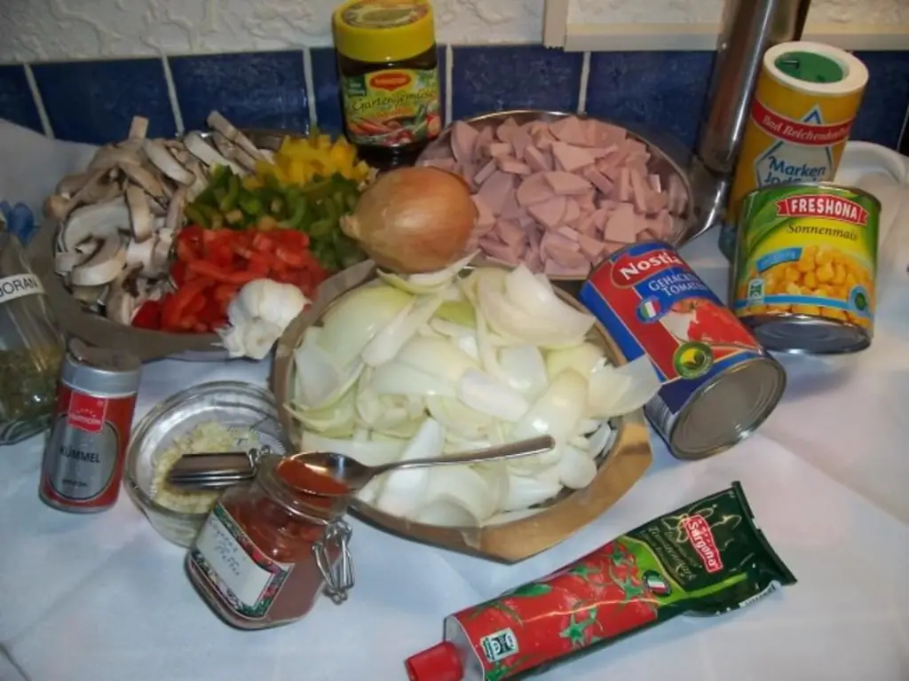 Гуляш с колбасой всегда хорош