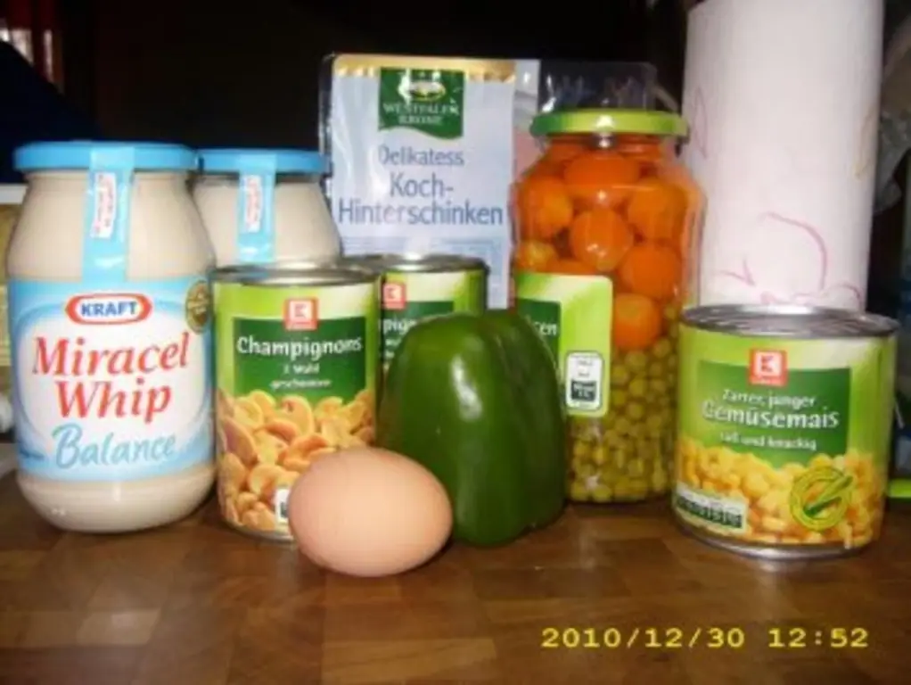Салат с макаронами моя семья и друзья любят его=)
