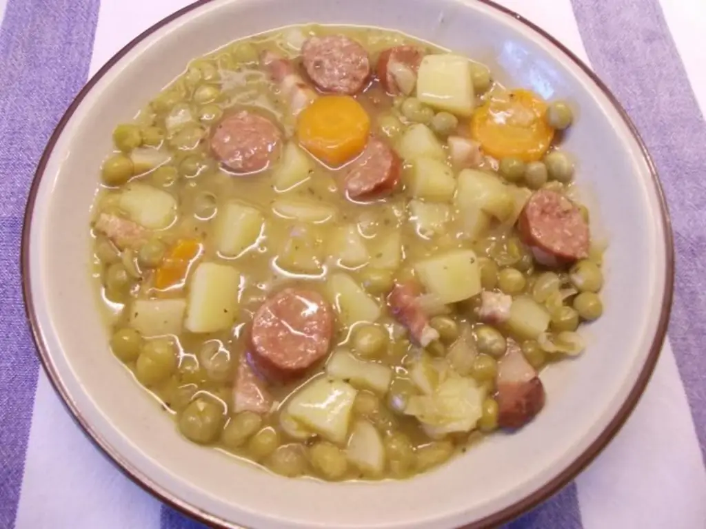 Гороховый суп с вяленым мясом и Меттенден