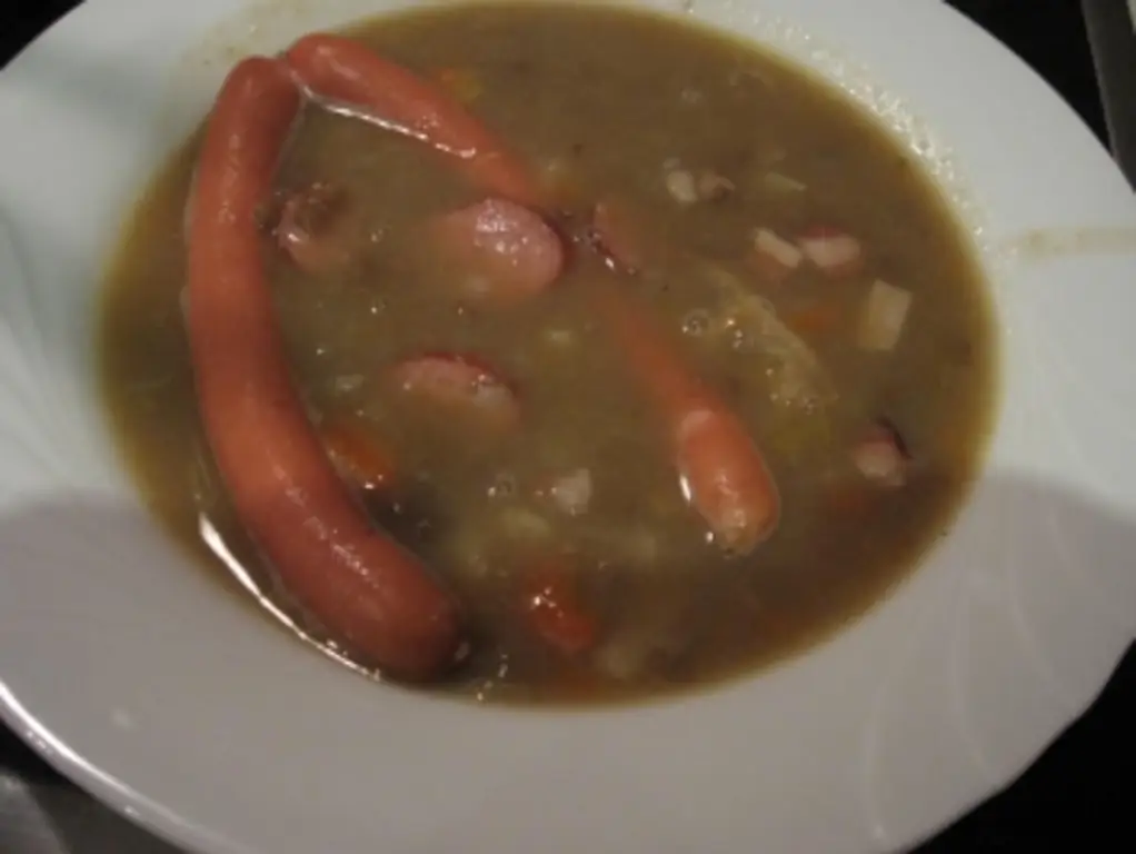 Чечевичное рагу с метвурстом, ребрышками, говядиной и сосисками