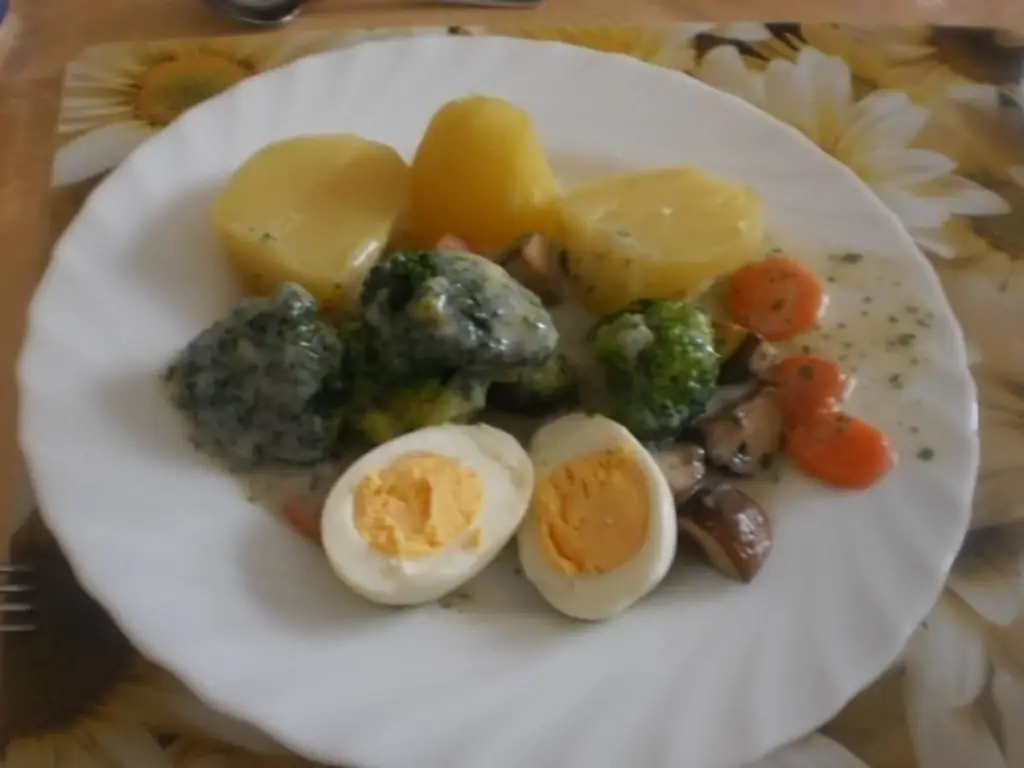 Яичное рагу в петрушке
