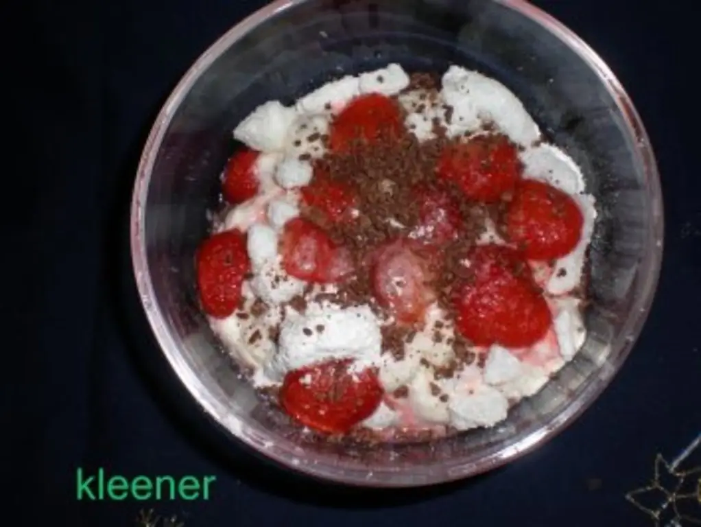 Клубничный сон на безе с кремом из маскарпоне