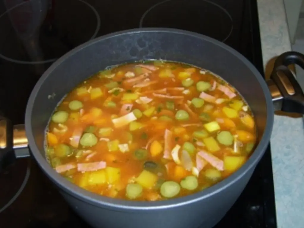 Русская мясная солянка