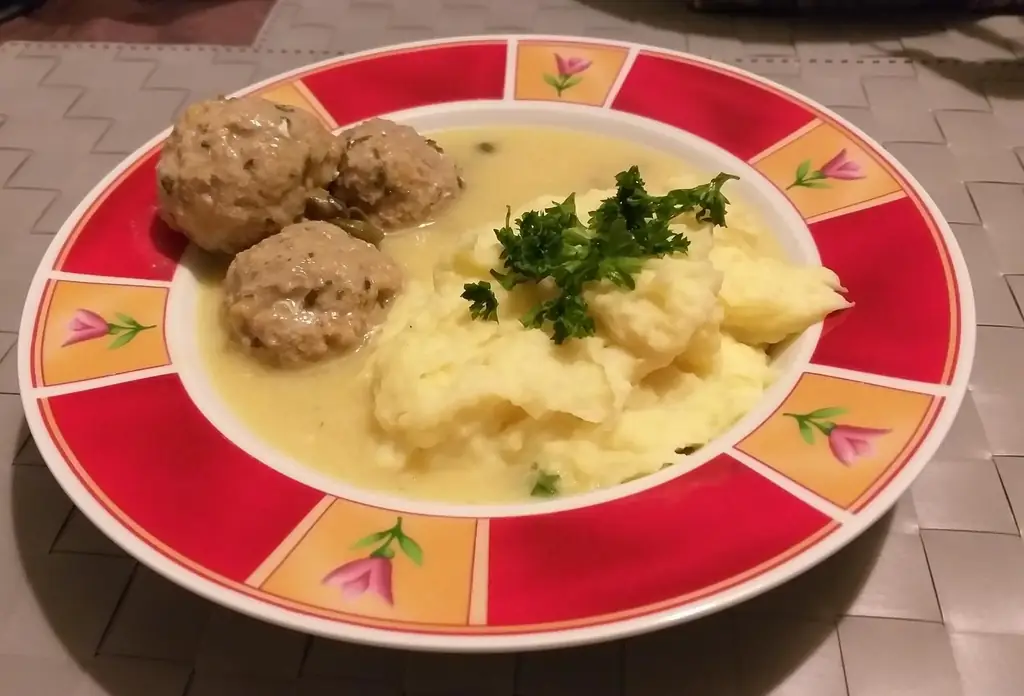 Königsberger Klopse с картофельным пюре