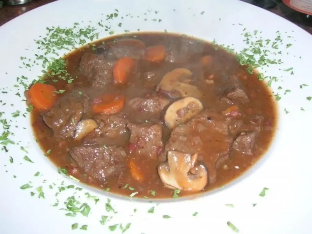 Boeuf Bourguignon (французское рагу из Бургундии)