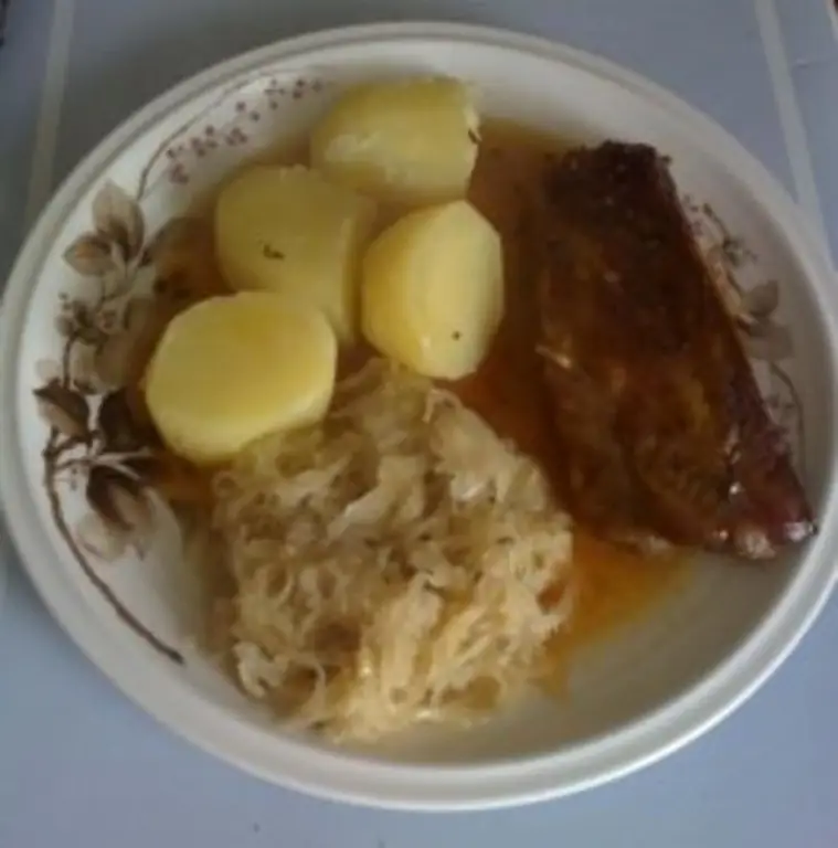Ребрышки с капустой и отварным картофелем