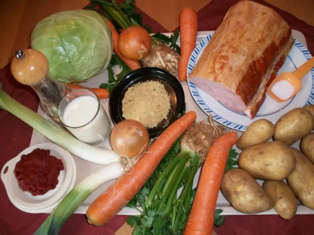 Bascht Вкусное рагу с белокочанной капустой Касселера, картофелем и овощами для супа