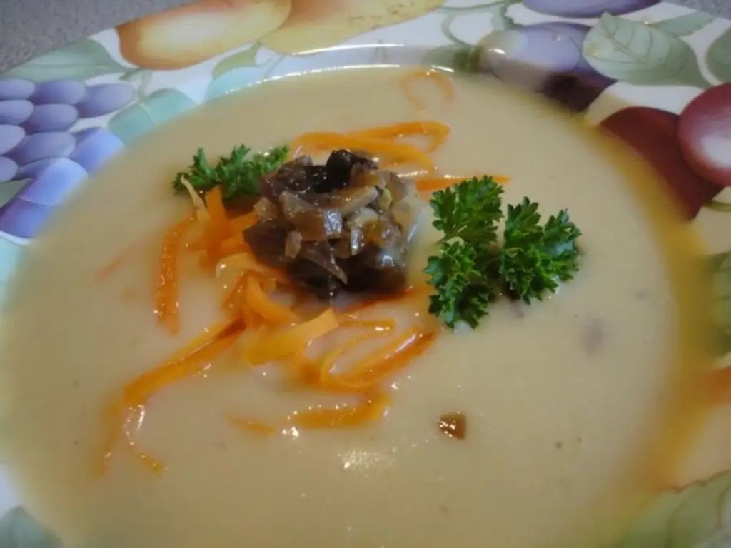 Бархатный картофельный суп с белыми грибами