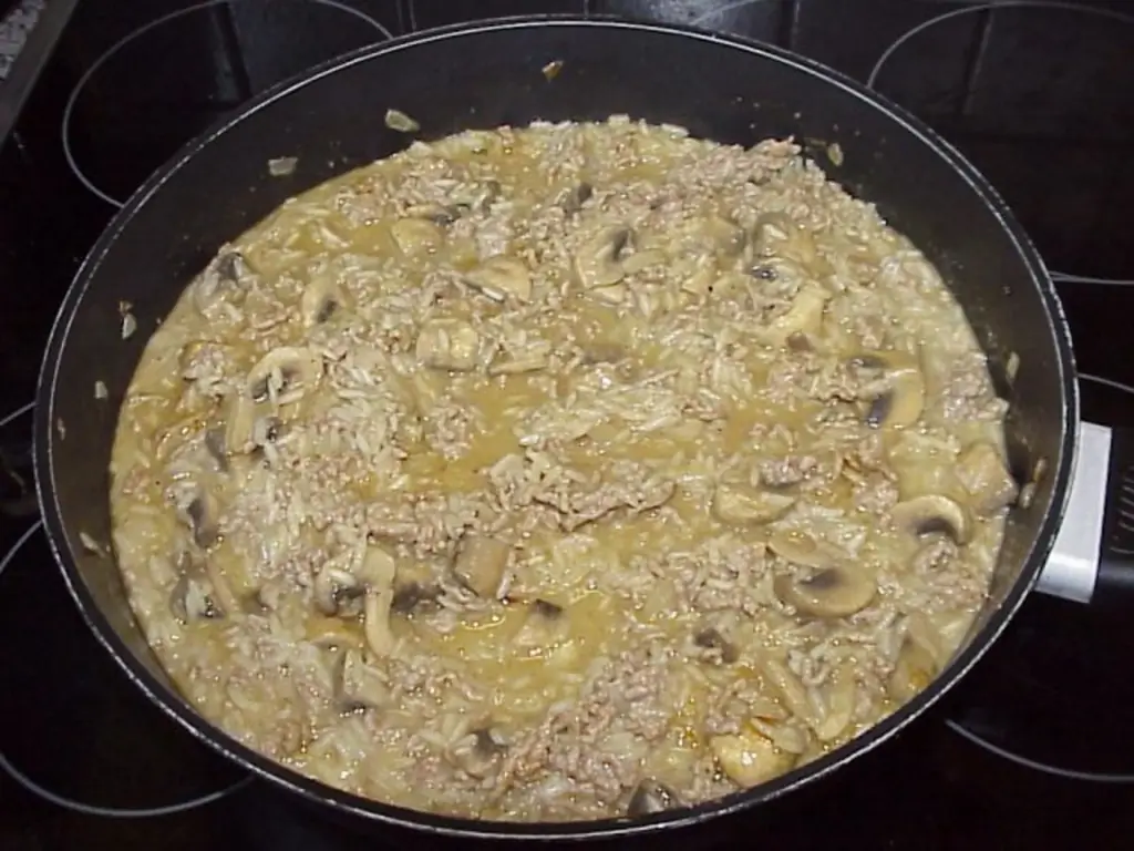 Рисовое мясо с грибами