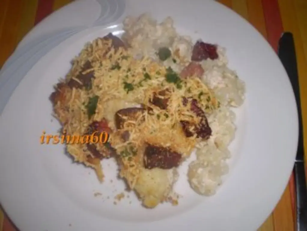 Сытная запеканка из цветной капусты с мясным рулетом
