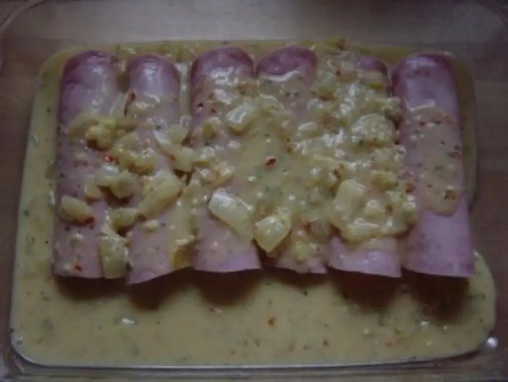 Хрустящая спаржа, запеченная с вареной ветчиной