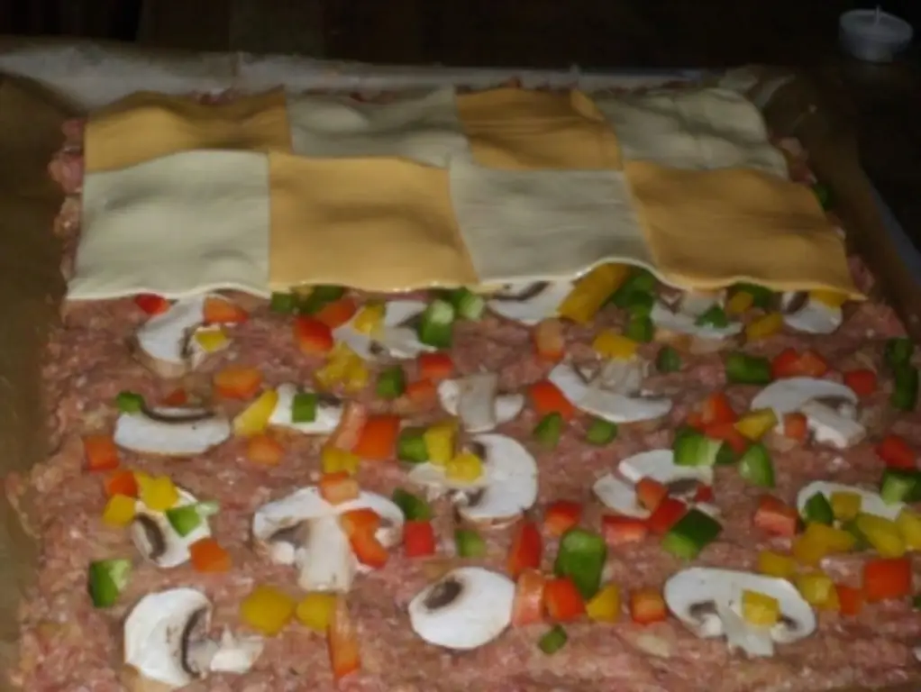 Основное блюдо: пицца с мясным фаршем Waldecker
