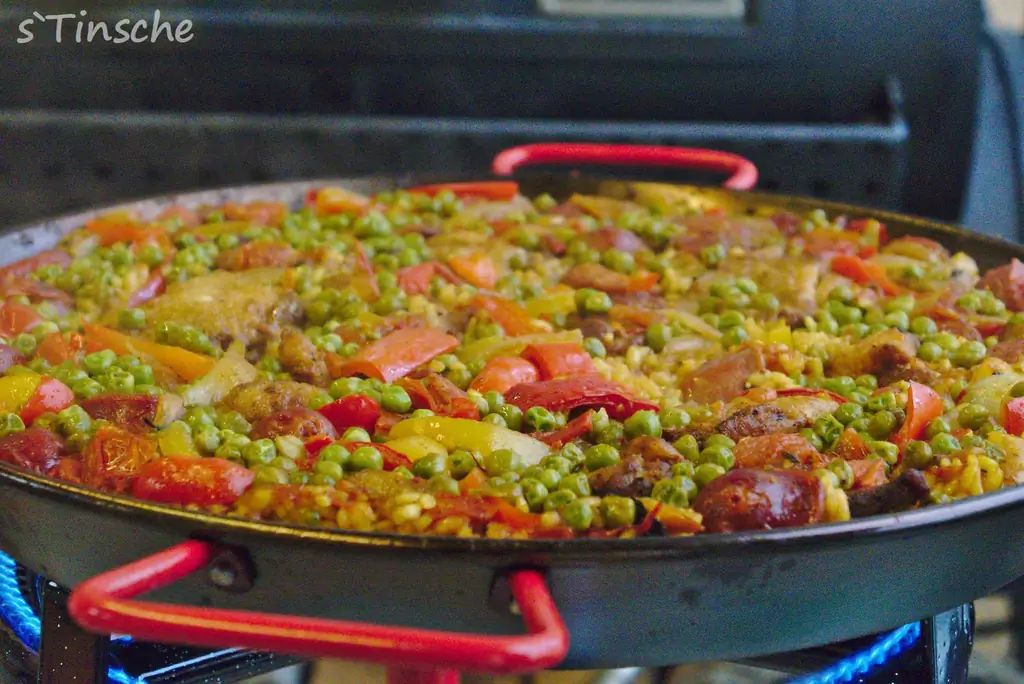 Паэлья с курицей & Чоризо (Конечно, это не оригинал)