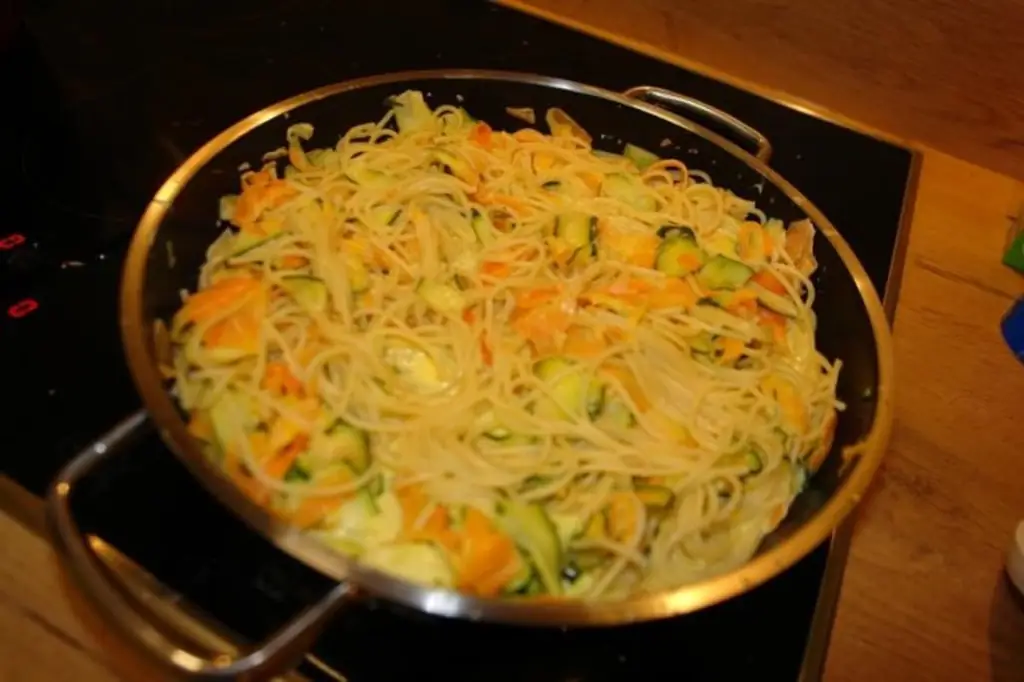 Паста с овощами и сливочным сыром