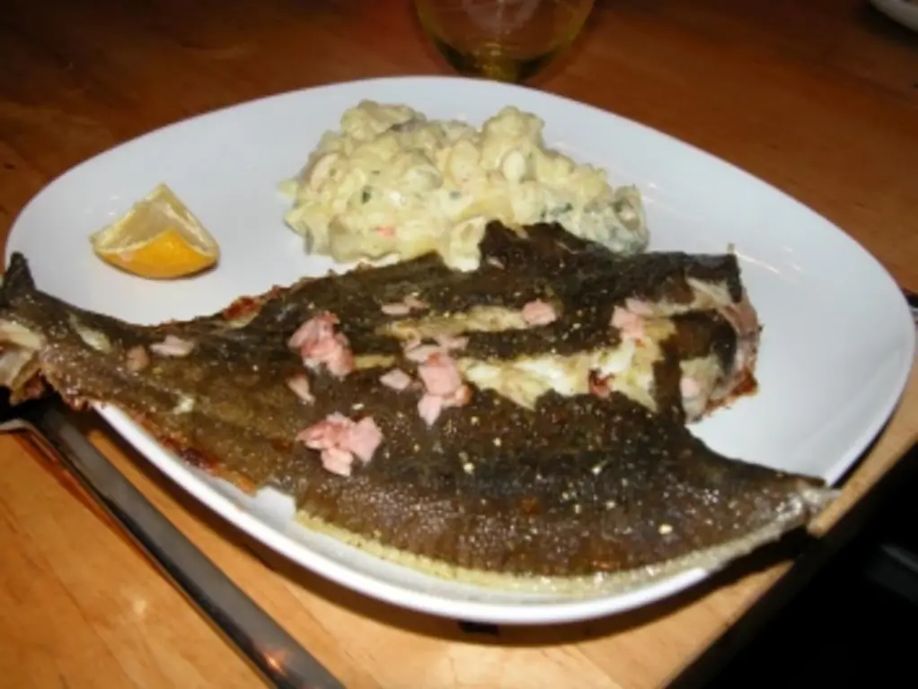 Кукурузная камбала с домашним картофельным салатом