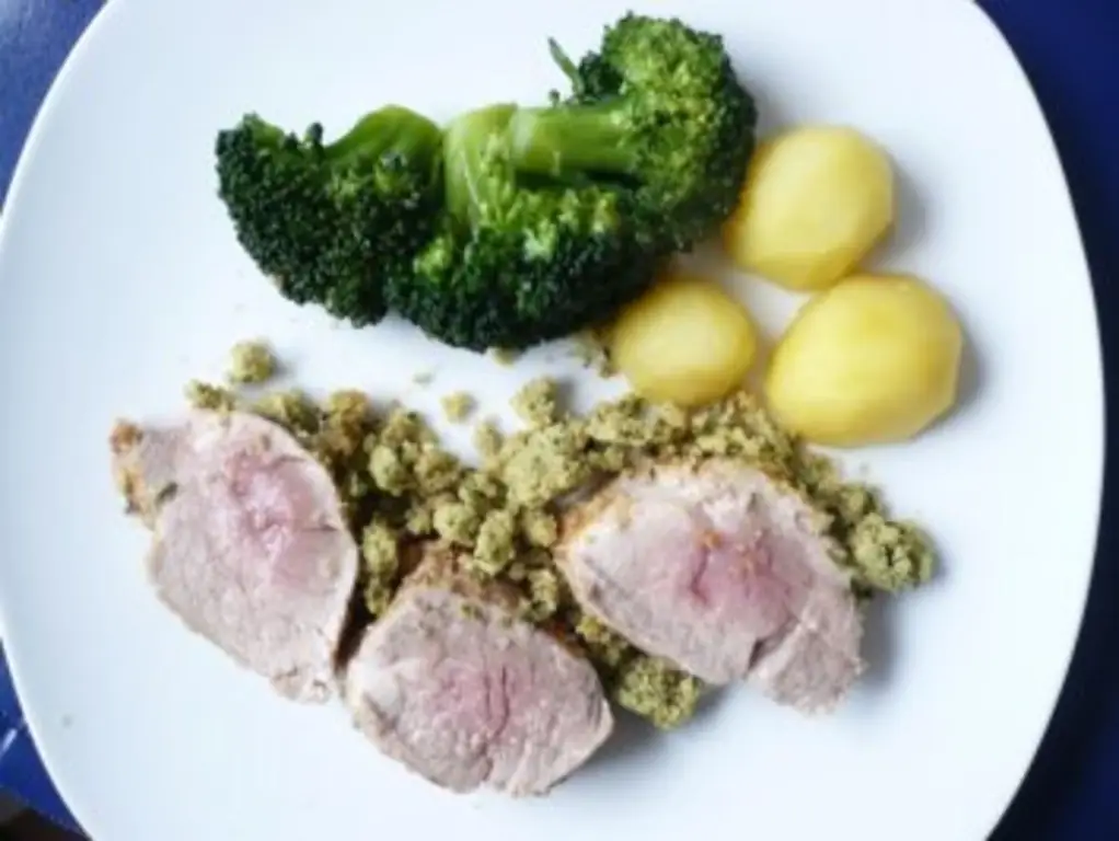 Филе свинины с горчичной корочкой с травами