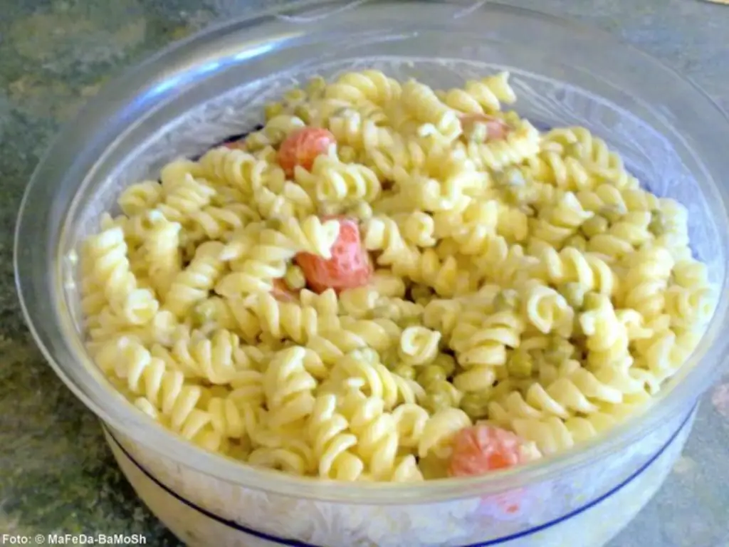 Самый простой и быстрый салат из макарон