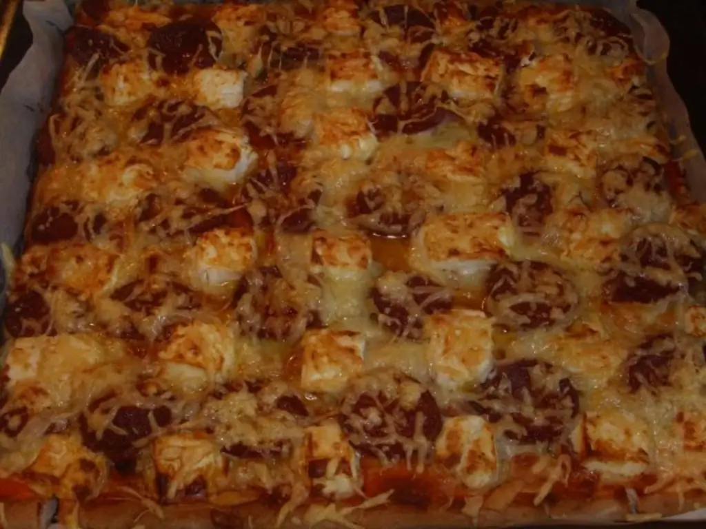 Пицца с сукук и сыром фета