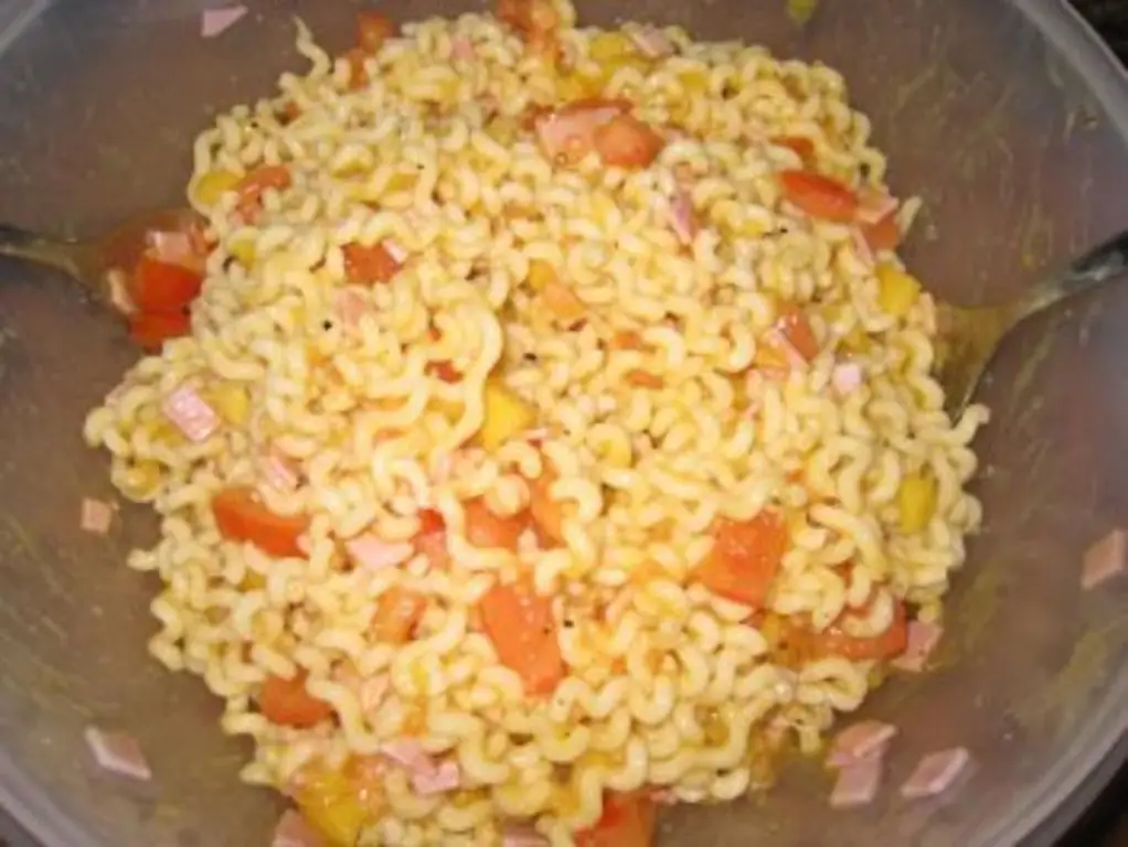 Салат с лапшой Гавайи