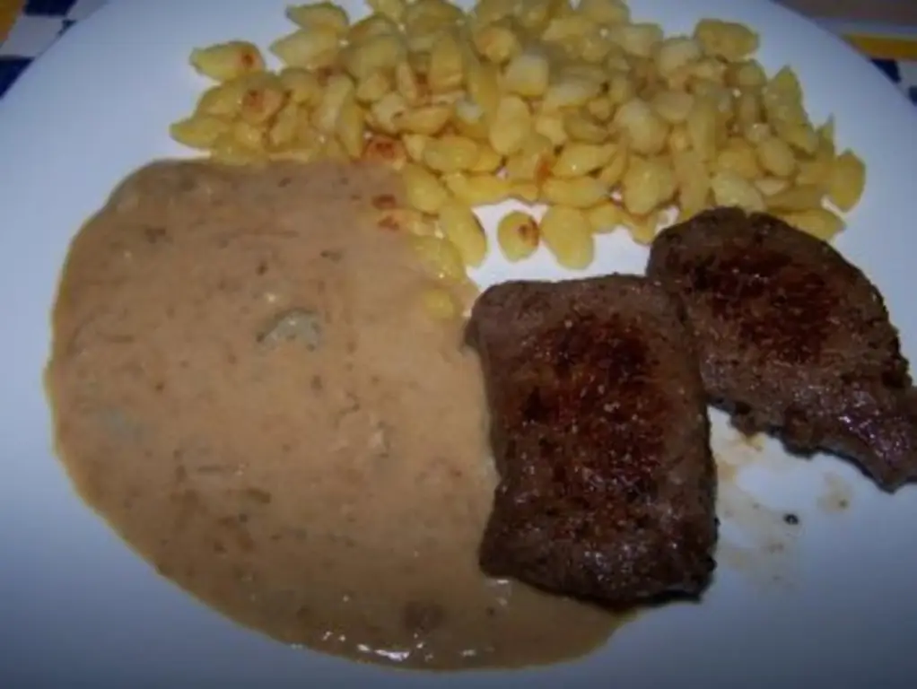 Медальоны из говядины в горгонзоле