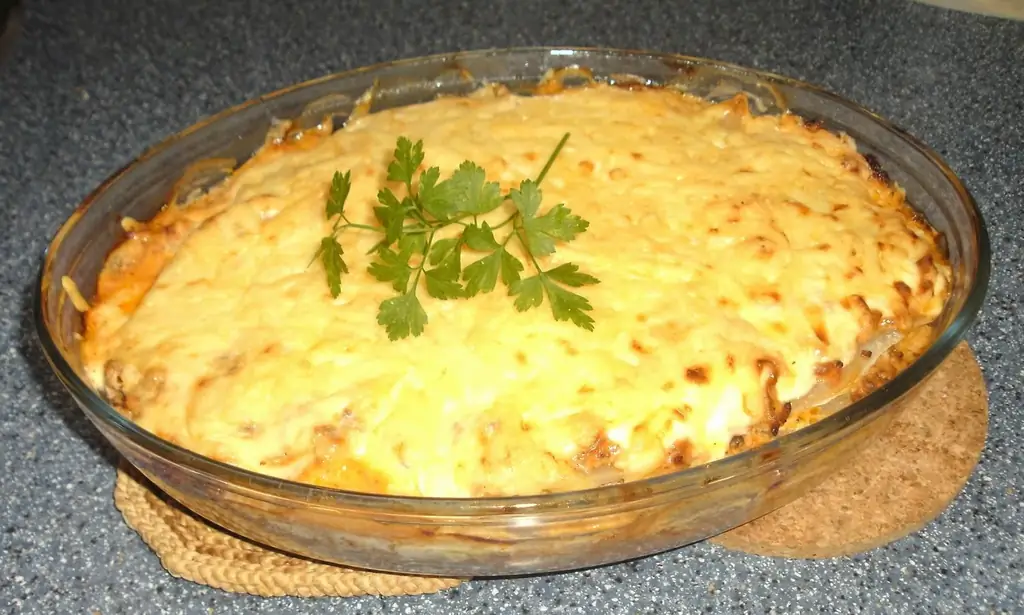 Лазанья из кольраби со свежей кольраби и маслом
