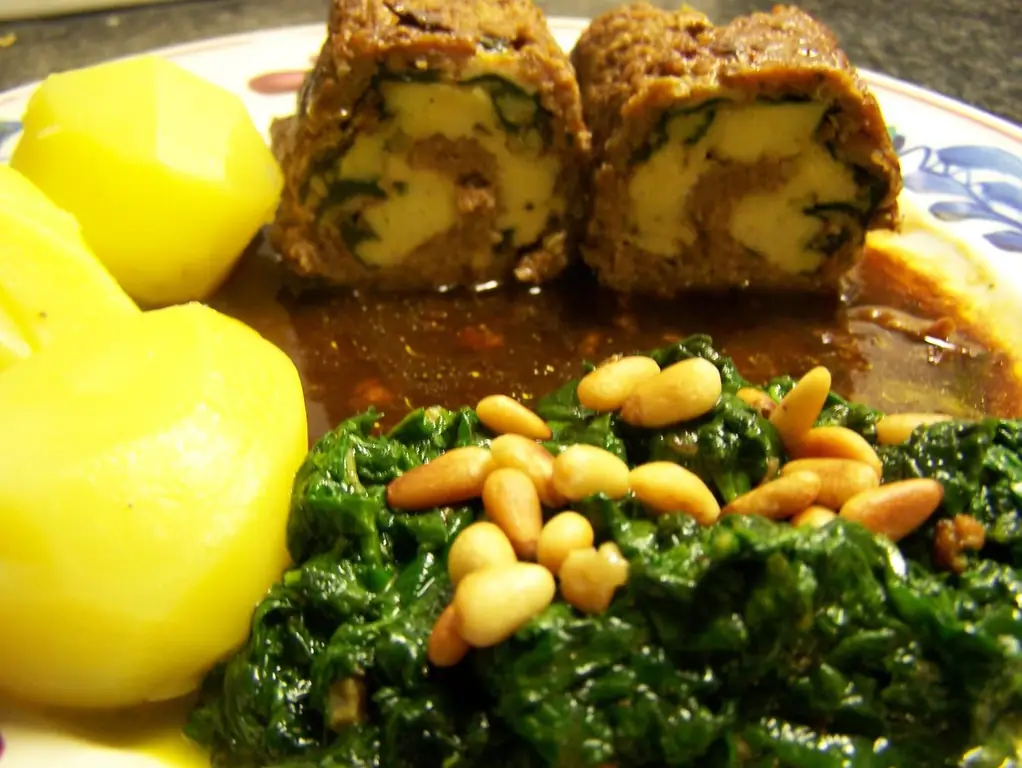 Маленькие мясные рулетики с начинкой