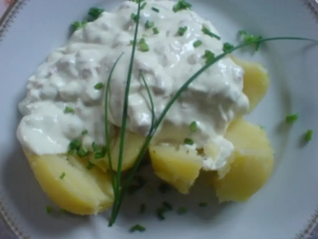 Картофель в кожуре с творогом