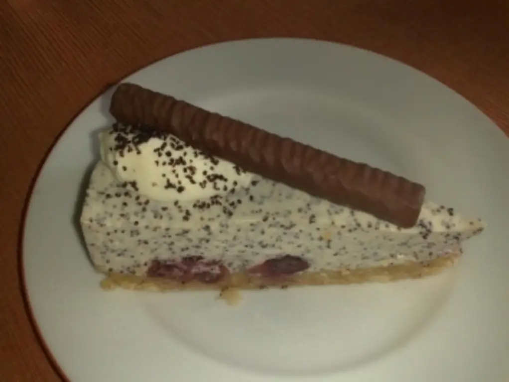 Сливочный чизкейк с маком и вишней