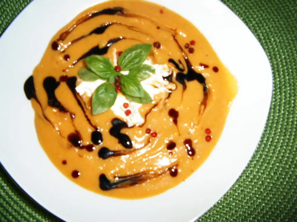 Ореховый суп с кокосовым молоком и тыквенными семечками