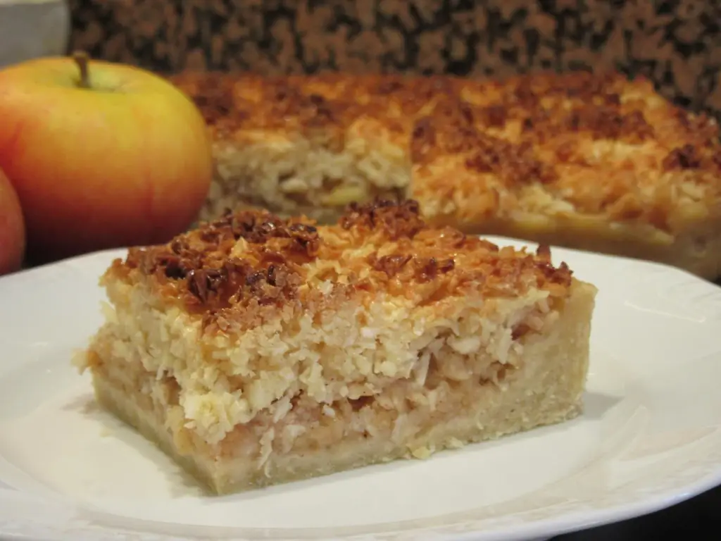 Выпечка: яблочный пирог с кокосовой корочкой