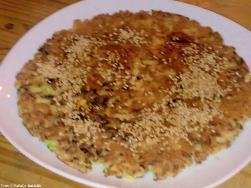 Блины из савойской капусты с кунжутом и эгерлинге, как вариант с грибами