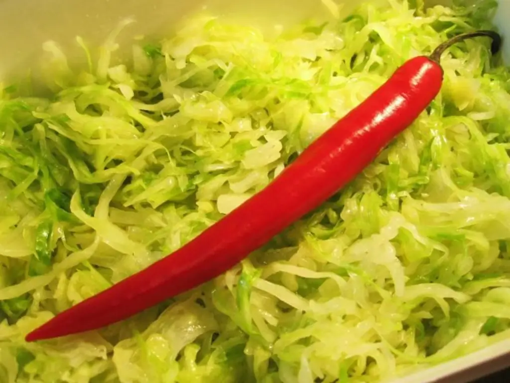 Сырый салат из капусты