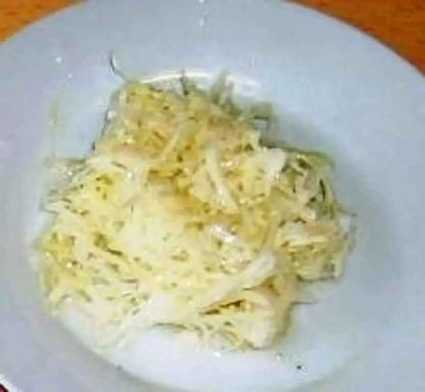 Салат из фельдеркраута с филдеркраутом и уксусом и растительным маслом по вкусу