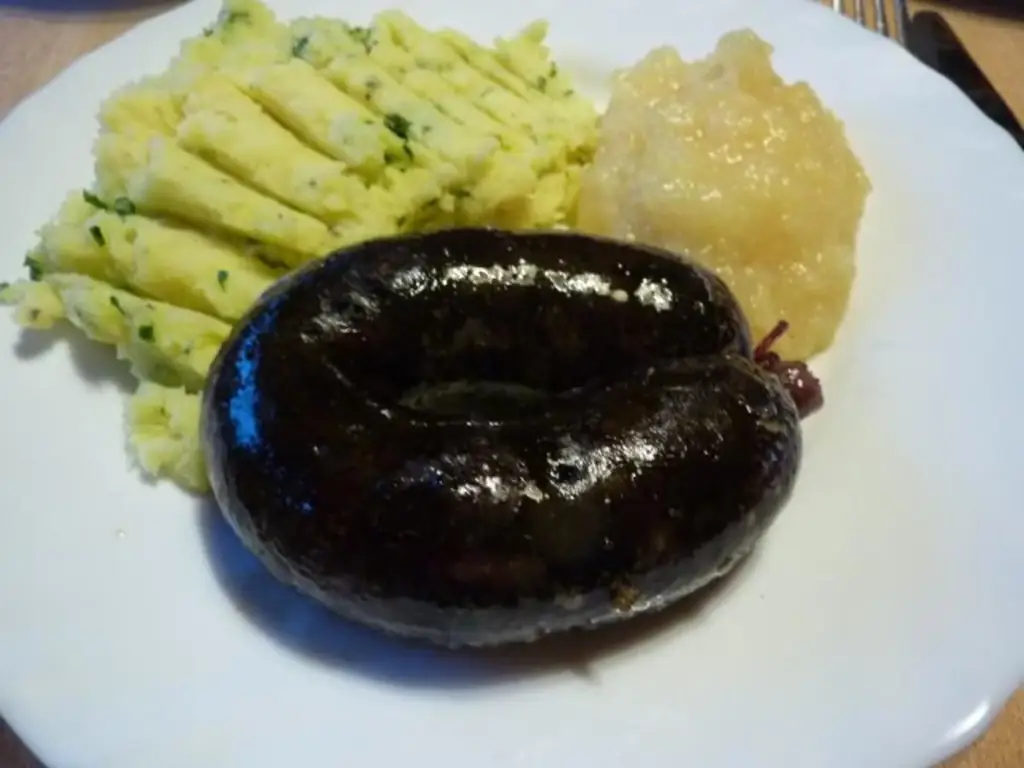 Fl: Свинина: Grützwurst с картофельным пюре и яблочным соусом