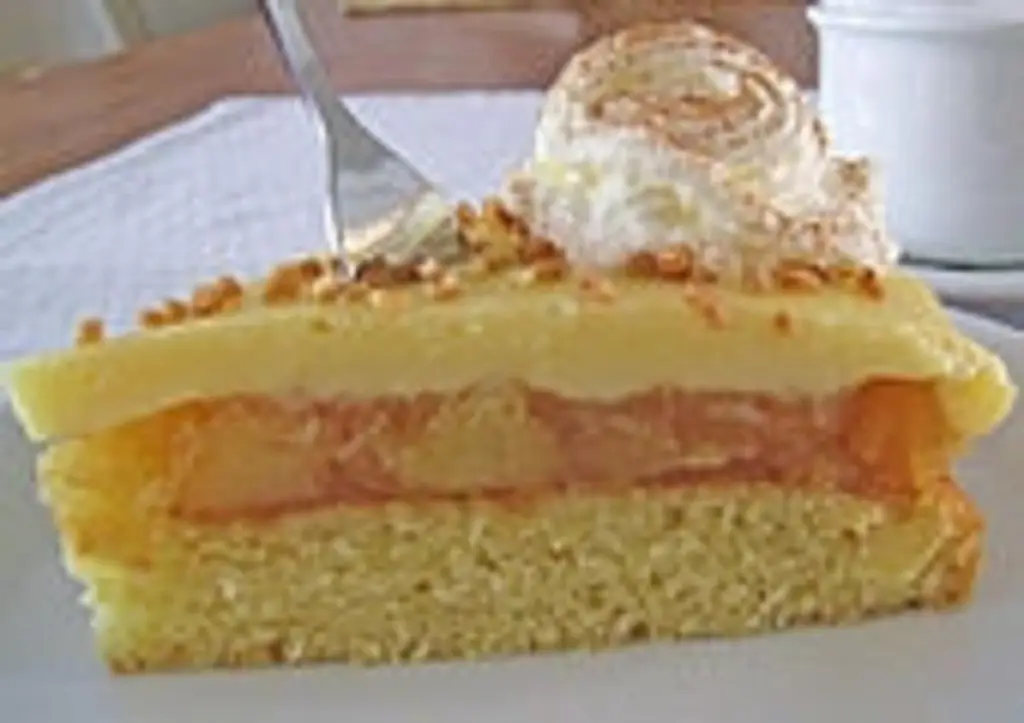 Яблочный пирог с заварным кремом