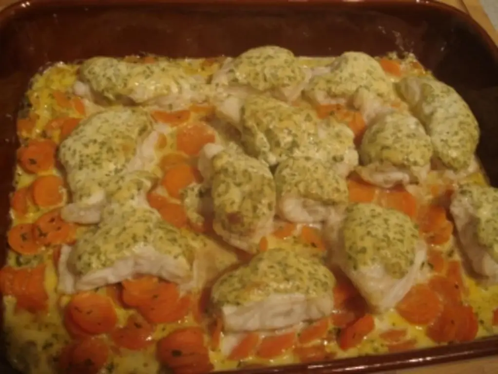 Рыбное филе на моркови с горчичным соусом