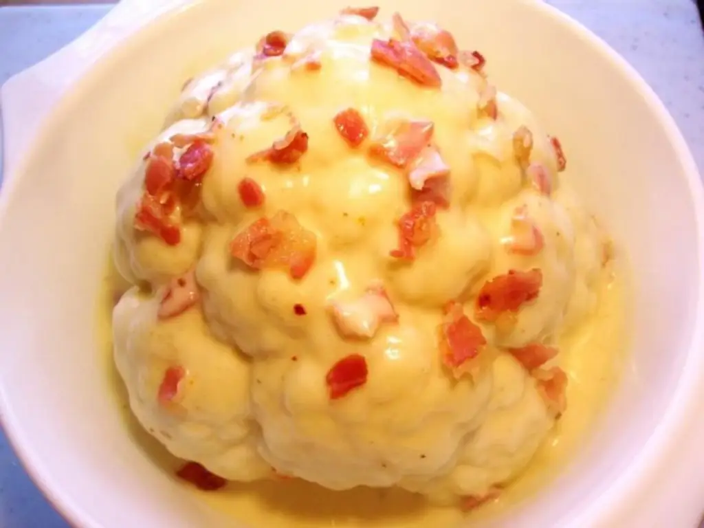 Цветная капуста с соусом из ветчины