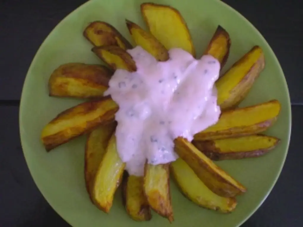 Дикий картофель с соусом
