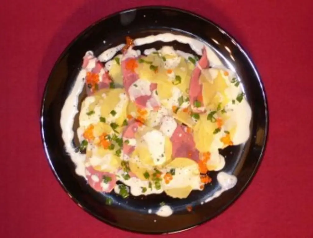 Карпаччо из картофеля с копченой утиной грудкой и икрой форели