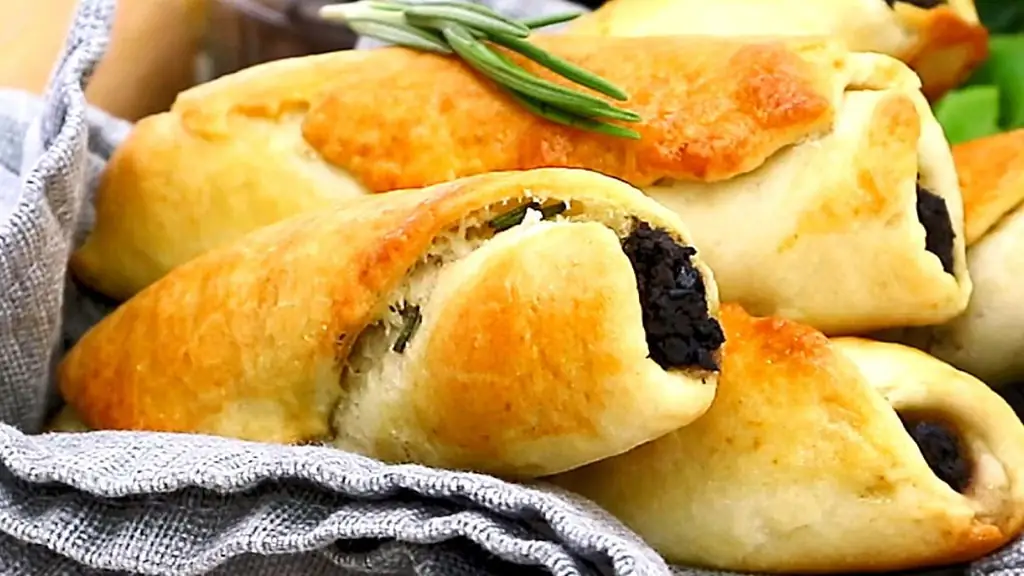 Роллы с оливками