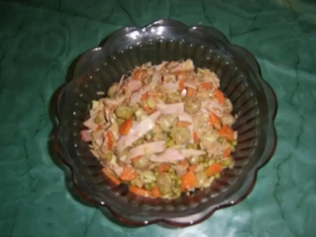 Испанский салат с тунцом